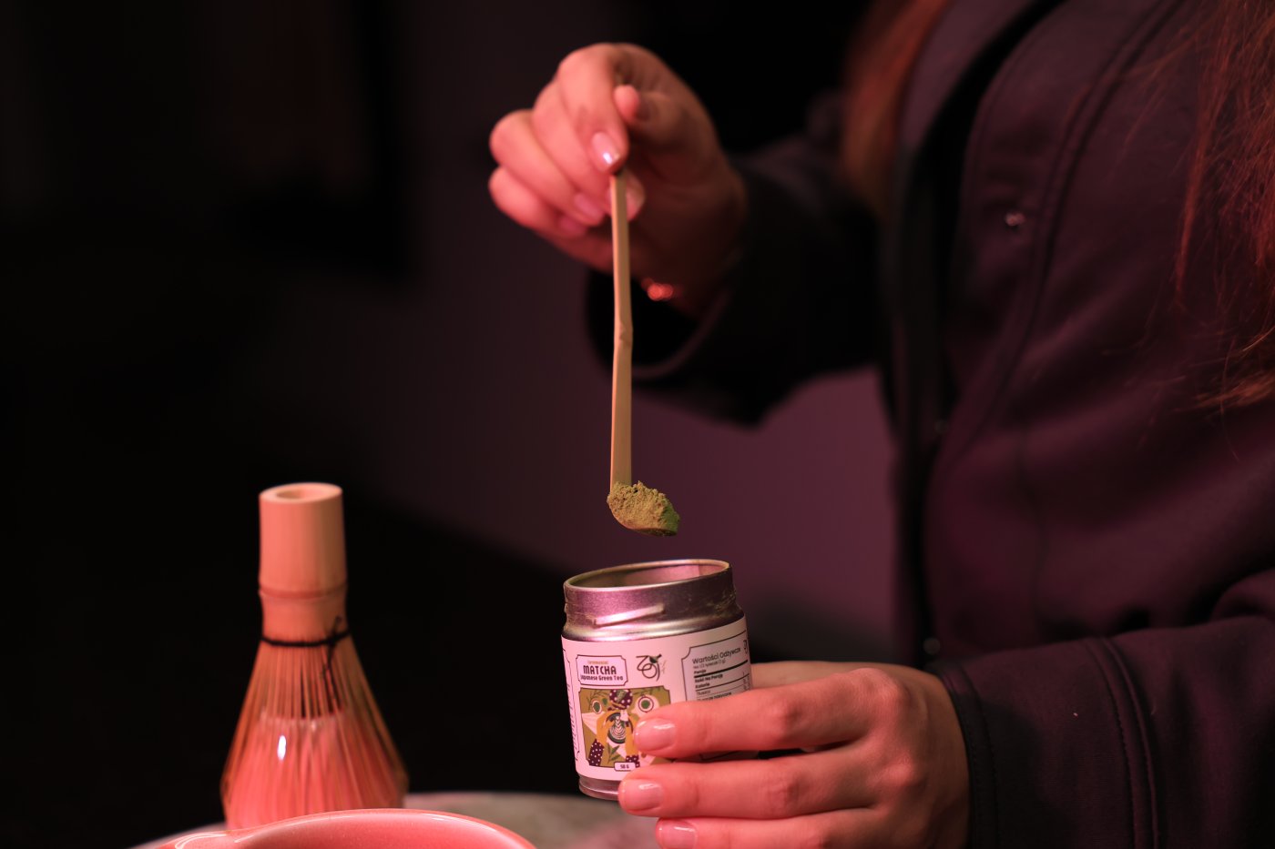 Ile kofeiny ma matcha, a ile kawa? Liczby na gram, łyżeczkę i łyżkę